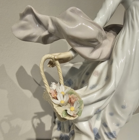 Lladro Spring Splendor #5898 - Retired - Picture 2 of 6